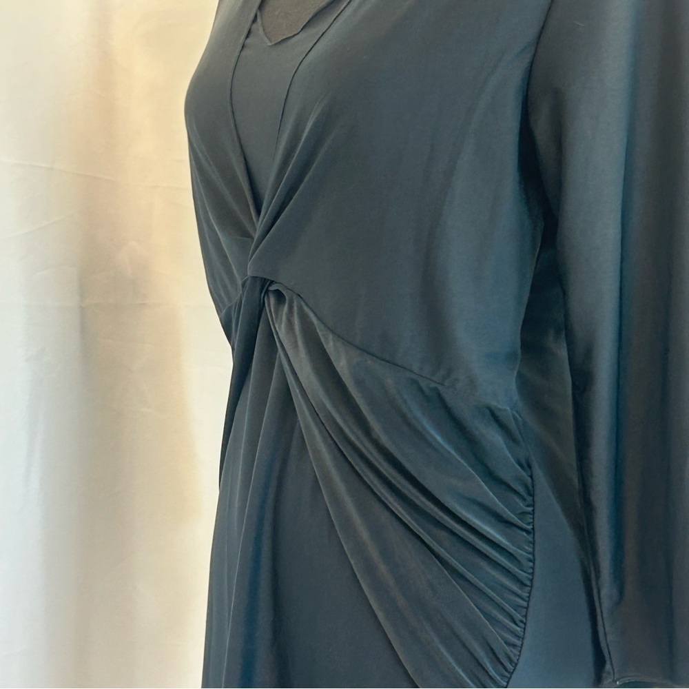 BCBGMAXAZRIA black crisscross 3/4 sleeve top blouse stretchy Sz M - Picture 3 of 10